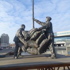 dock-worker-monument-hard-working-by-jens-galschiot