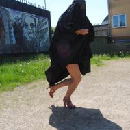 burka-dressed-woman-galschioøt
