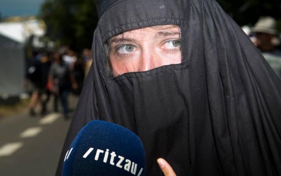 burka-happening-galschiøt